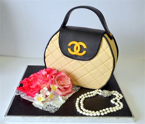 tarta bolso chanel|Tarta fondant de bolso Chanel .